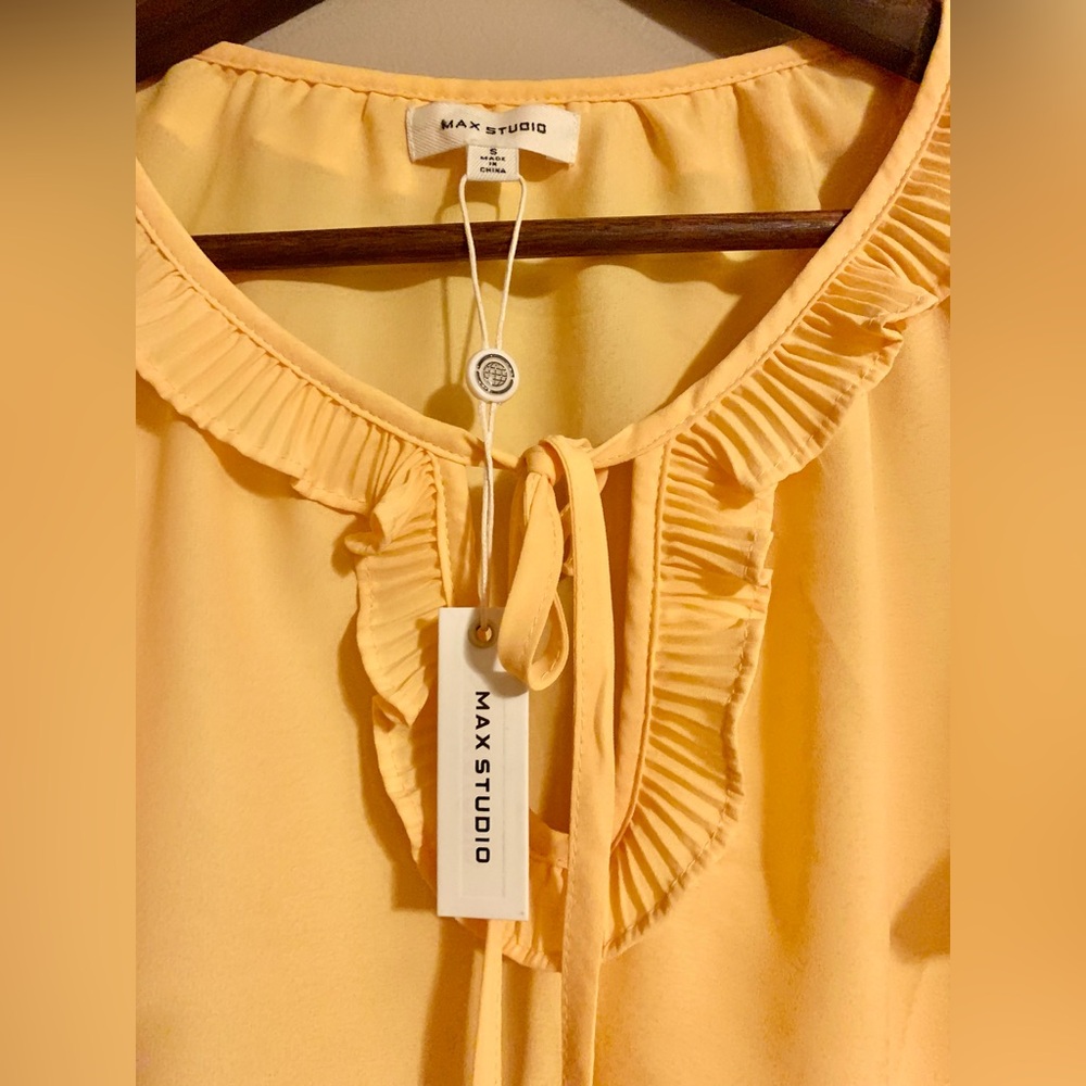 MAX STUDIO Tie Front Blouse in Cornsilk -Size XS- ruffle details